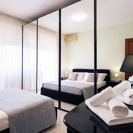 A/c - Pool - Parking Metro B Apartment